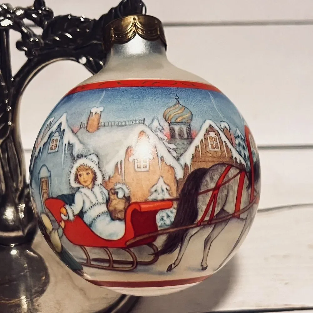Vintage 1992 Hallmark Gift Bringers Ball Christmas Ornament #4 Kolyada  Glass 3”